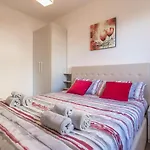 Magnolia B - *